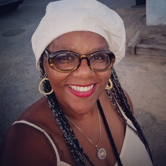 Just B. Seconds , High End Clothing & Accy. - Picture 3 of 16